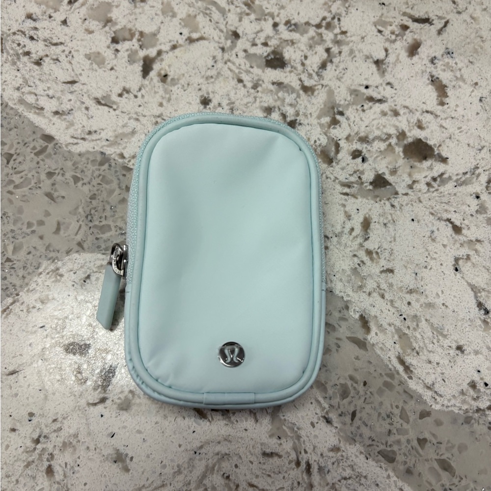 Lululemon Nano pouch